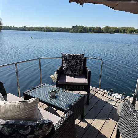 Kamp alanı Hausboot Auf Dem Unterbacher *