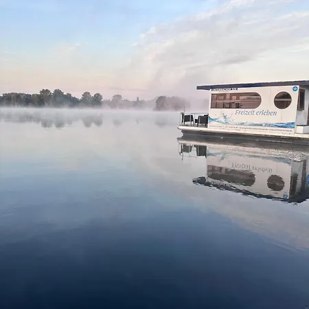 Hausboot Auf Dem Unterbacher Dusseldorf